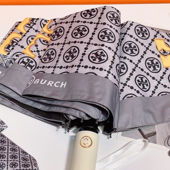 ❤️❤️❤️Tory Burch folding umbrella, grey/yellow/black NEW❤️❤️❤️ - Picture 2 of 12